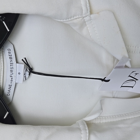 Diane von Furstenberg white front pockets mini dress Size 0 - Picture 2 of 6